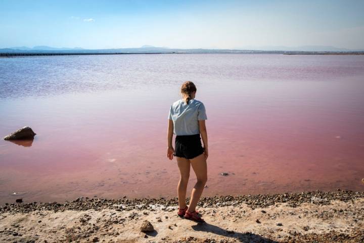 La Laguna rosa es uno de los fenómenos naturales que más asombra a los visitantes.