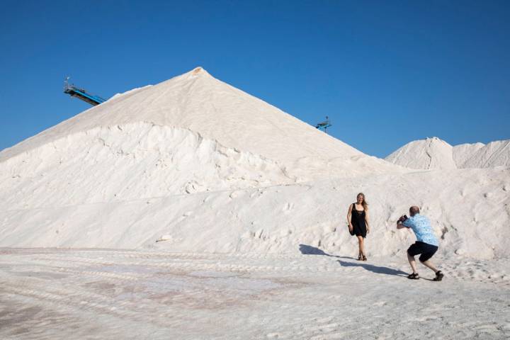 Cada año, estas Salinas producen en torno a 600.000 toneladas de sal.
