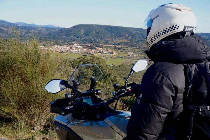 Navas de Estena en la lejanía