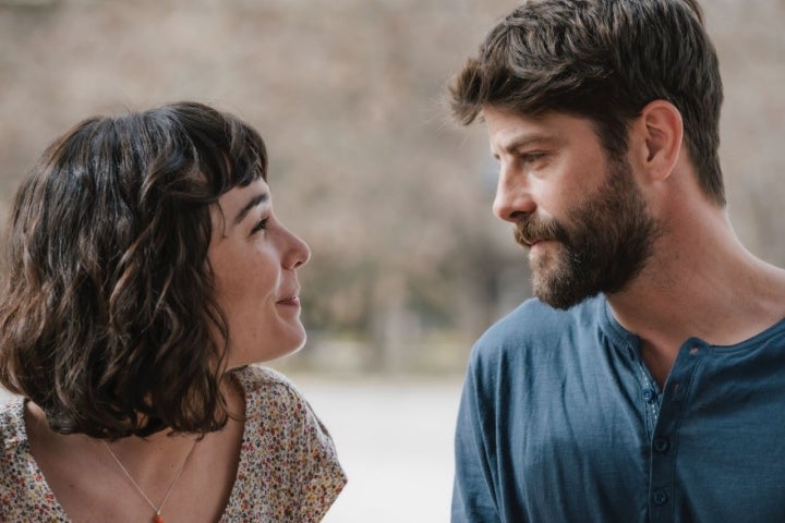 Nadia de Santiago y Luis Fernández durante el rodaje de Un año y un día.