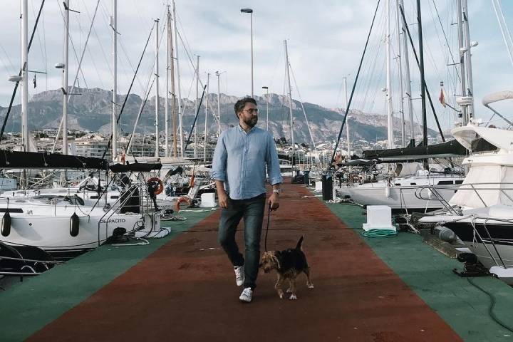 Un paseo por el puerto de Altea con Doña Lola. Foto: Instagram Máximo Huerta