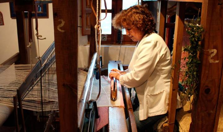 Aquí se trabaja con dos telares de doscientos años de antigüedad. Foto: Hilacar