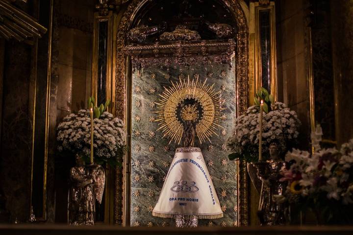 Los mantos de la Virgen del Pilar: cuántos son, de qué colores