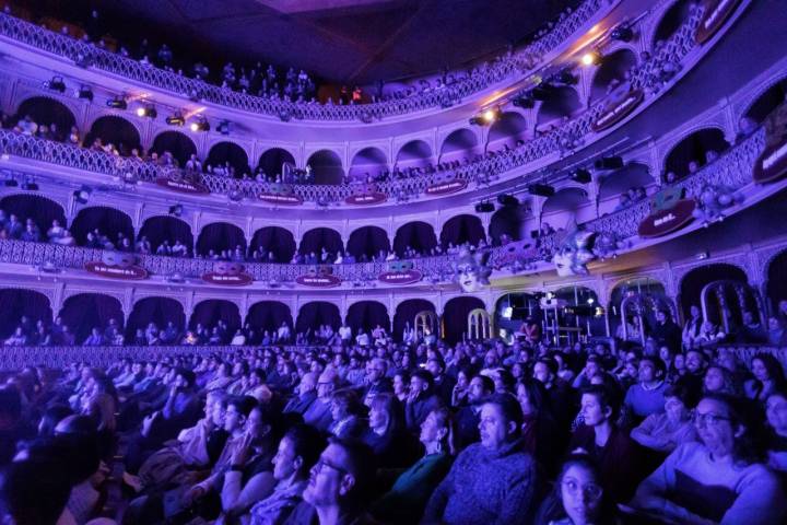 El patio de butacas del Gran Teatro Falla durante una sesión del Concurso Oficial de Agrupaciones de Carnaval (COAC)