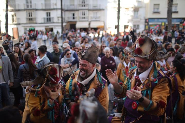 La fiesta, como la entienden los locales, sólo está en su casco antiguo.