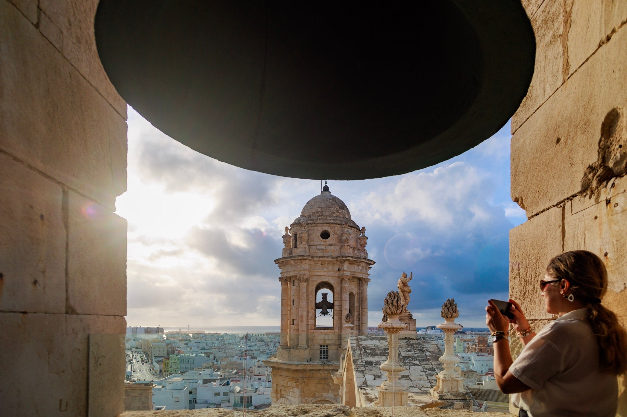 Qu ver en la Catedral de C diz una cripta bajo el mar y otras