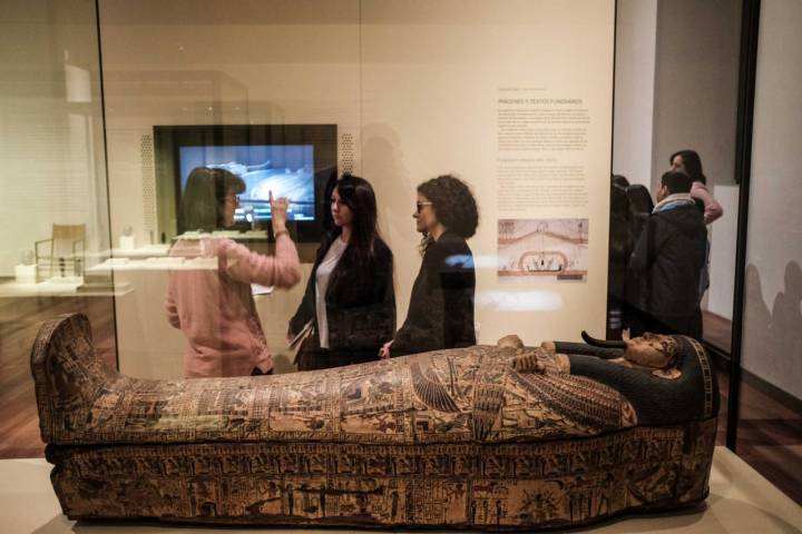 Los sarcófagos son las estrellas de la colección egipcia en el Museo Arqueológico de Madrid.