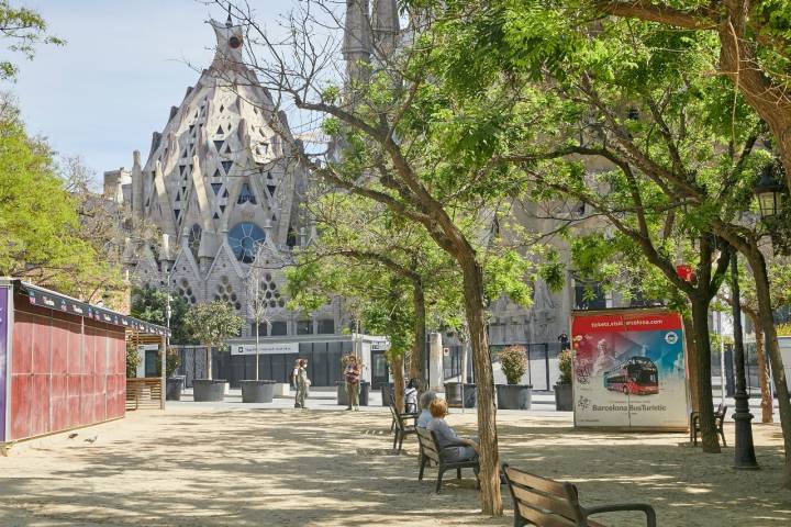Sólo los locales pasean estos días por el centro de Barcelona.
