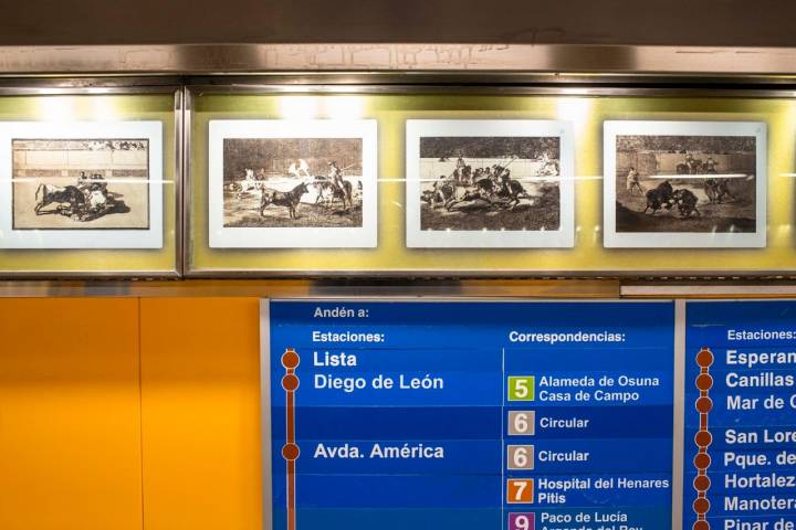 Réplicas de las pinturas de Goya en la parada de metro que lleva su nombre.