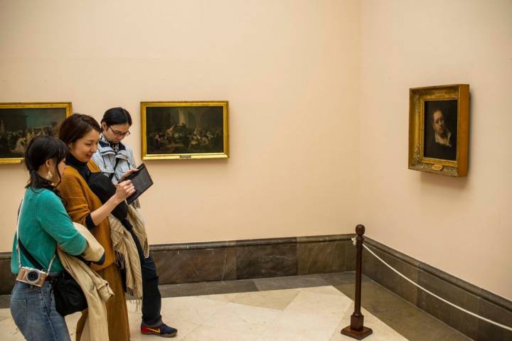 Son pocos los que se resisten a fotografiar la obra del pintor en el Prado.