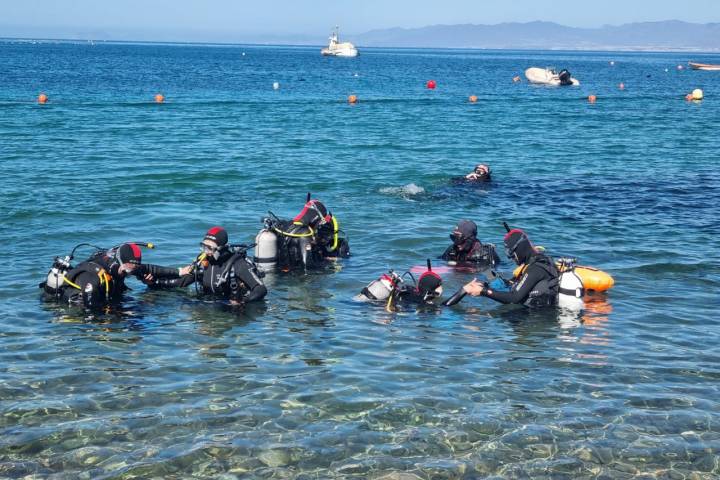 El culmen del buceo: tener un grupo de personas de confianza a tu alrededor.