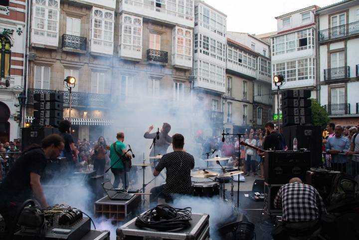 The Trunks actuando en la Plaza de San Nicolás. Foto: Concello de A Coruña