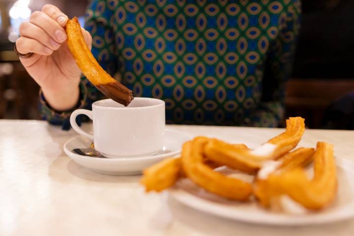 Chocolate con churros en Café Iruña en Pamplona.