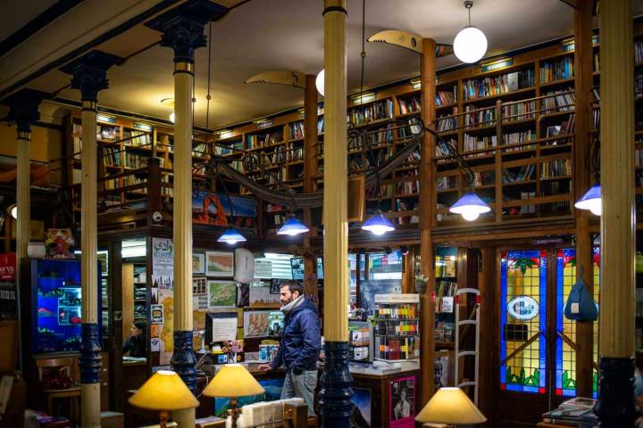 Interior de la librería Desnivel