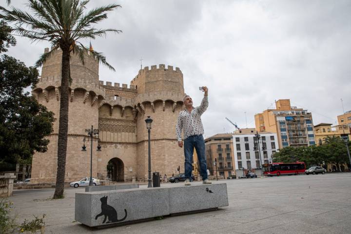 Un 'selfie' ante las torres de Serranos, antiguo acceso a la ciudad desde los caminos reales de Barcelona o Zaragoza.