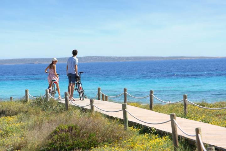 Formentera, una isla para descubrir al ritmo de la bici. Foto: Shutterstock.