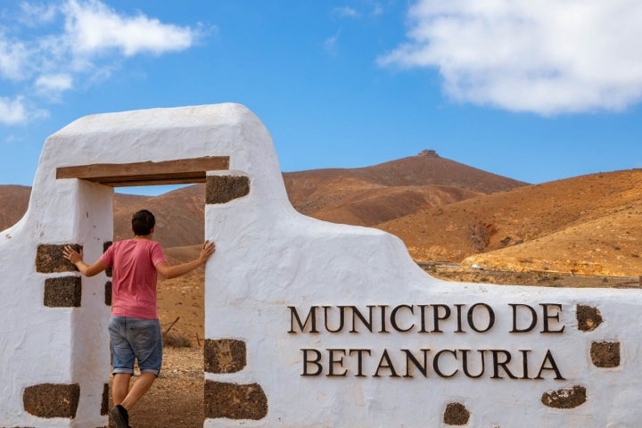 De camino al Mirador, al inicio de la ascensión al puerto, se entra en el término municipal de Betancuria.