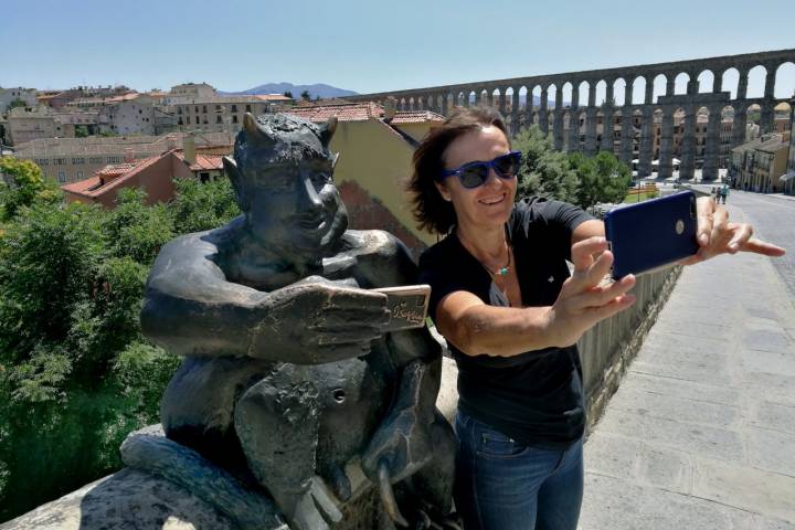 Camino de Santiago de Madrid Etapa 4 selfie con el Diablillo