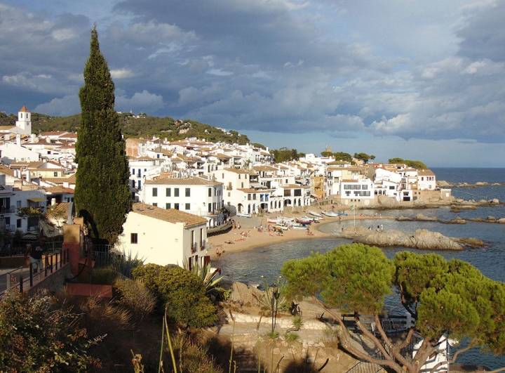 Vistas del municipio costero de Calella, donde Pla pasó muchos veranos.