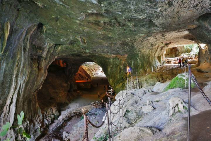 Zugarramurdi (Valle del Baztán): interior de la Cueva de las Brujas