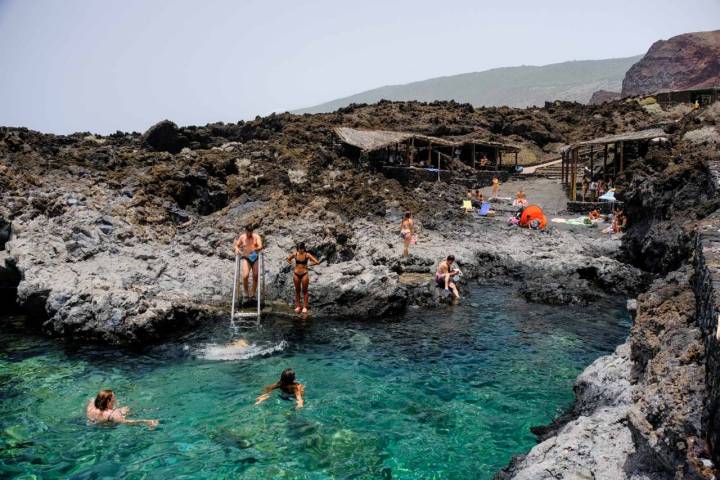 Aguas cristalinas y frescas de las piscinas naturales de Tacorón