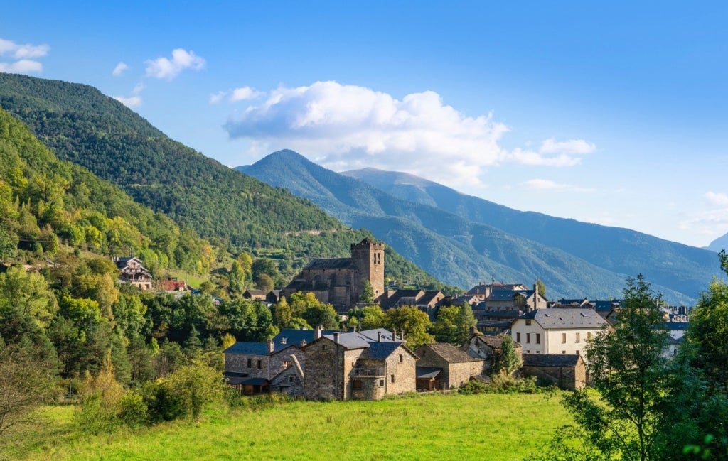 Entre valles y cumbres, 10 pueblos de postal para tu próxima escapada Entre valles y cumbres, 10 pueblos de postal para tu próxima escapada