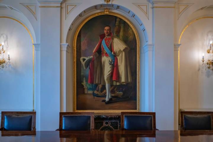 Retrato de Alfonso XIII en el Edifico Telefónica