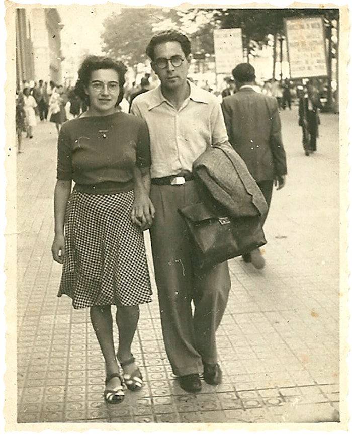 Betsy Wijnberg y Dan Ehrlich, paseando por Barcelona tras escapar de los nazis. Foto: Familia Peretz Cohen-Calvet.
