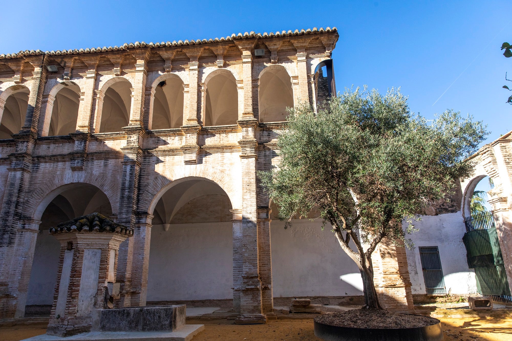 Los Borgia Com. Valenciana Etapa 3 claustro iglesia de la Santa Cruz
