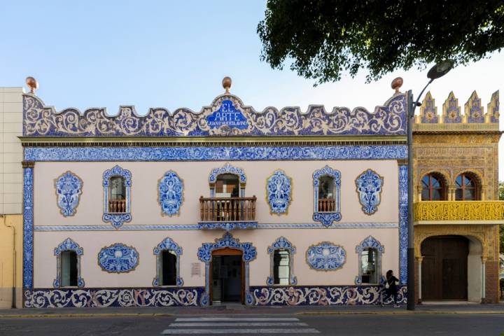 Fachada de la fábrica El Arte.