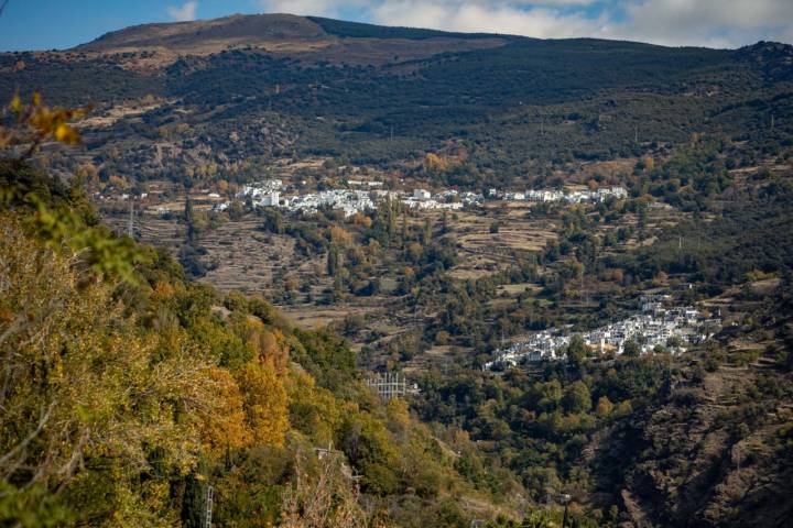 La Alpujarra es una comarca de pueblos blancos y hermosos paisajes.