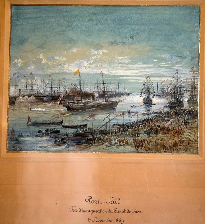 Una de las láminas de la inauguración del Canal de Suez por la emperatriz, enmarcadas en el Salón Chino de Las Dueñas.