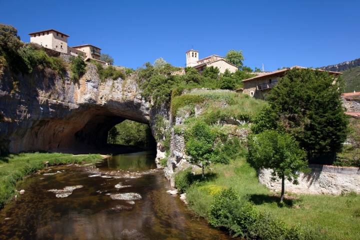 Puentedey se encuenra en la comarca de Las Merindades. 