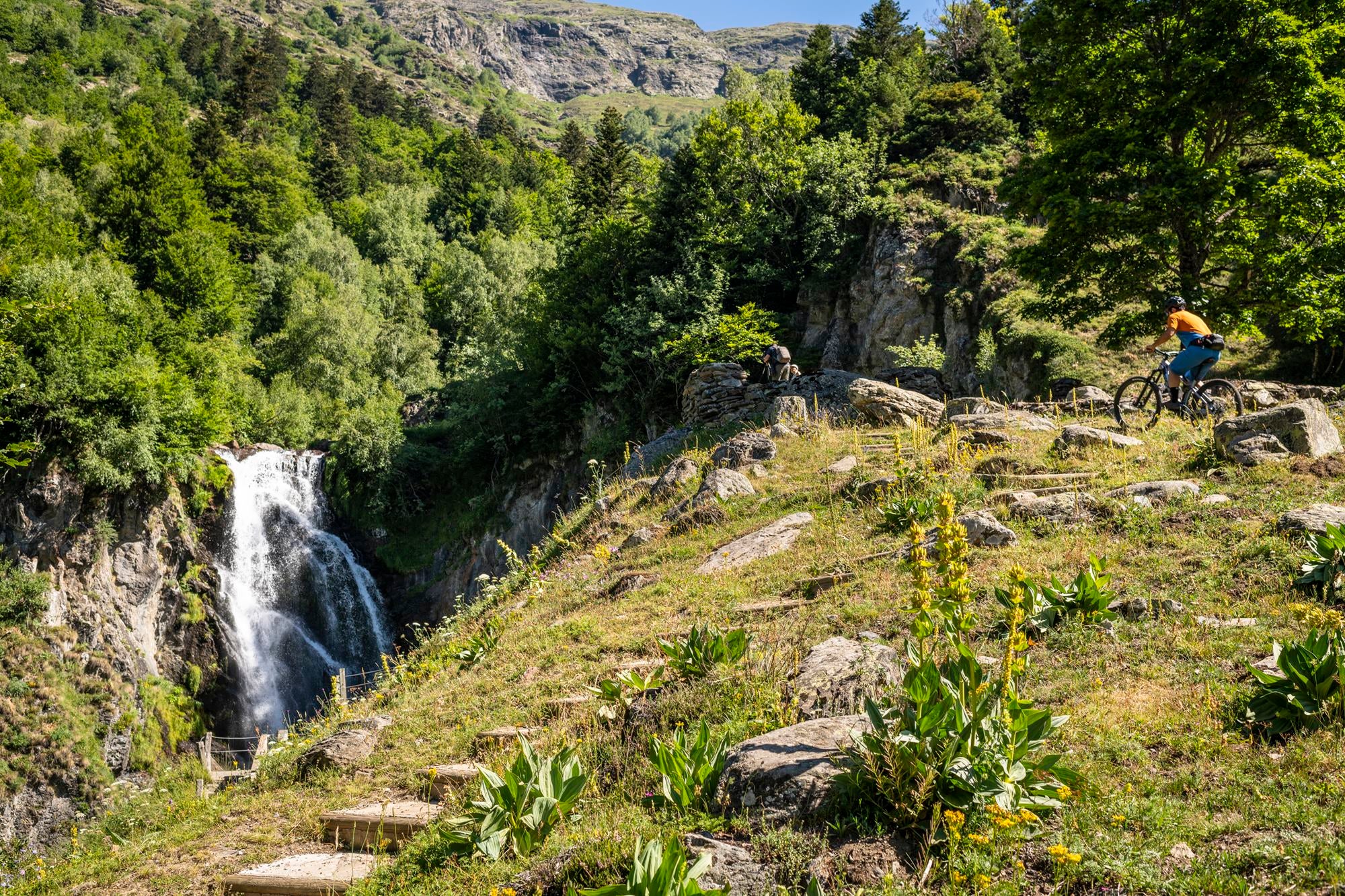 Pueblos bonitos de Cataluña Vielha cascada Saut Deth Pish