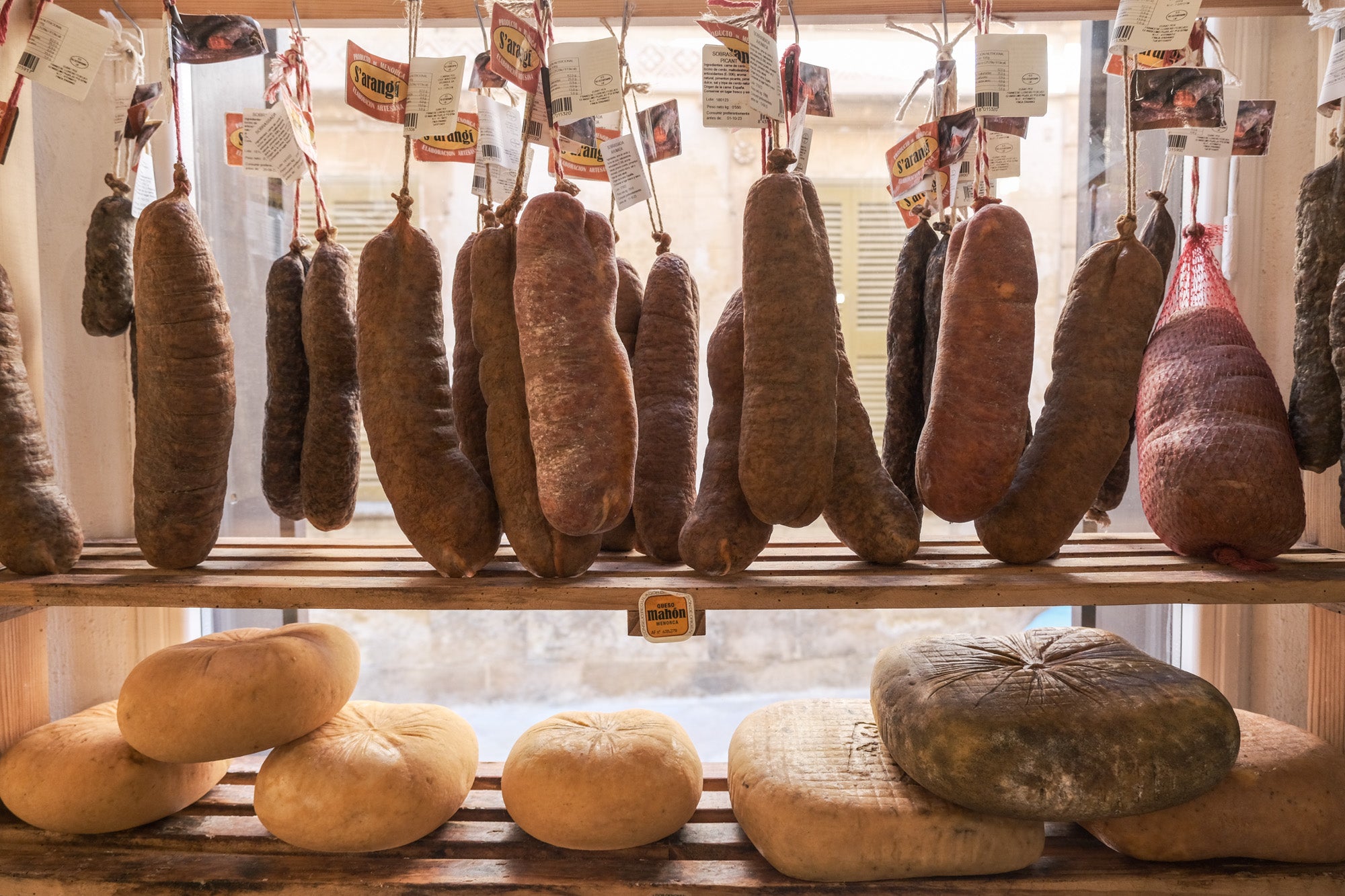 Qué ver en Ciutadella de Menorca sobrasada y queso