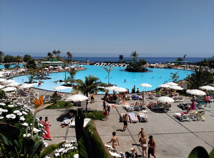 Vista general de una de las piscinas del Parque Marítimo.