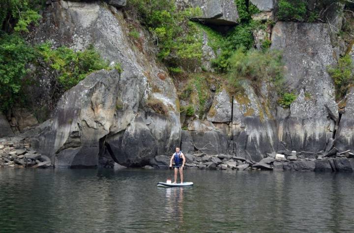 Ruta por el Cañón Mao (Ribeira Sacra): deportes acuáticos en el río Sil