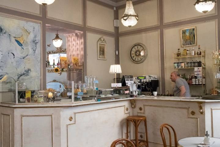 La decoración y sus suculentas meriendas son dos de los reclamos de 'Café Scholl'.