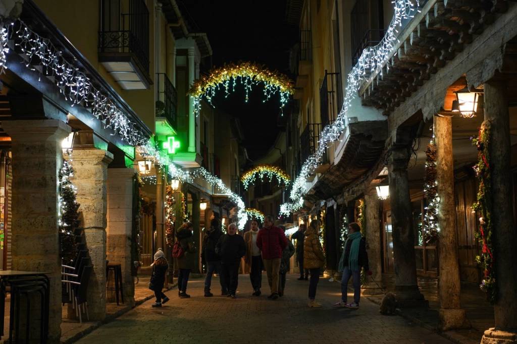 Las luces que engalanan soportales con historia