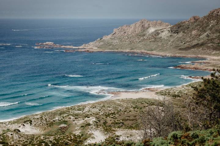 Una de las playas salvajes que se encuentran a través del O Camiño dos Faros (Costa da Morte, A Coruña).