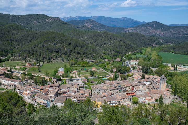 Sus callejuelas conservan el encanto de una villa medieval que mantiene partes de la muralla 