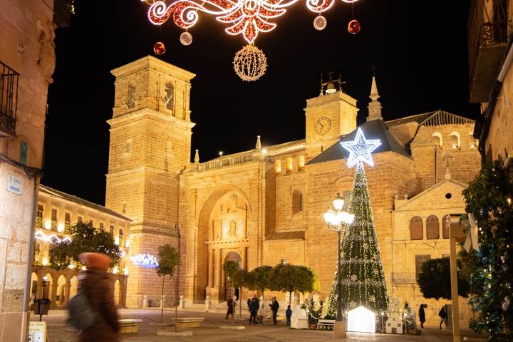 La plaza Mayor de Villanueva de los Infantes es una delicia clasicista.