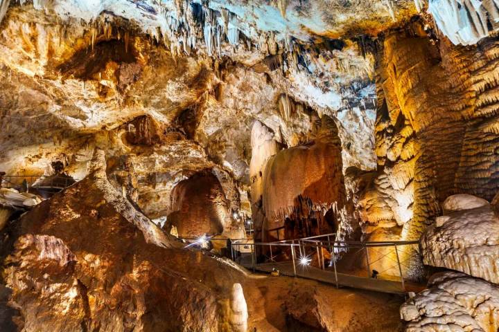 Salas Cueva de Pozalagua