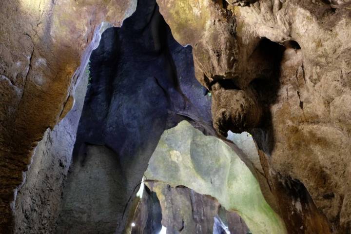 Figura de las estalactitas en la cueva.