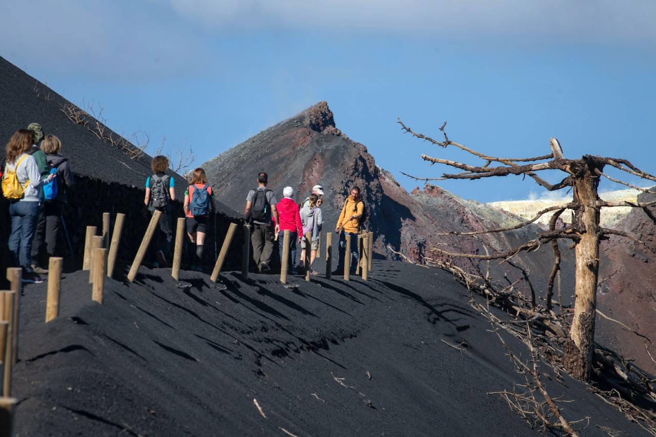 Visita al nuevo volcán Cumbre Vieja en La Palma | Guía Repsol