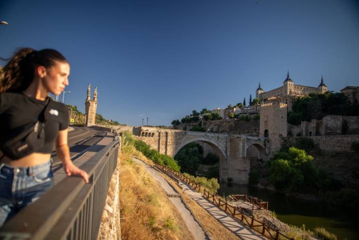 Primera imagen icónica: el Puente de Alcántara y el Alcázar.