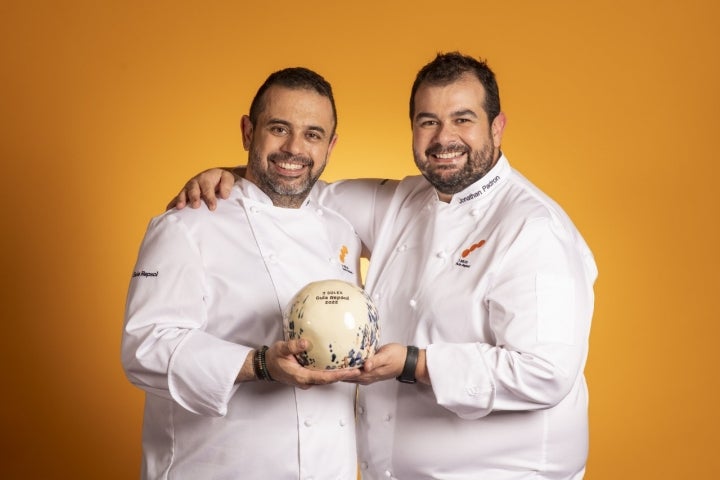 Los Hermanos Padrón, con los tres Soles recibidos por primera vez en 2022 Los Hermanos Padrón, con los tres Soles recibidos por primera vez en 2022